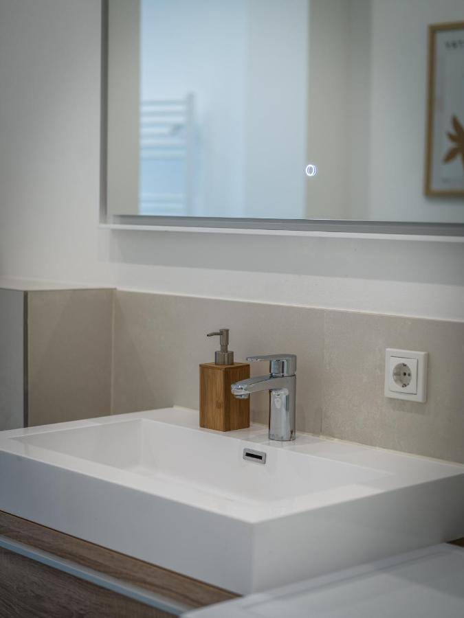 Hochwertige Altbauwohnung Im Modernen Stil In Wiesbaden - Kueche - Terrasse - Wlan - Zentral ภายนอก รูปภาพ